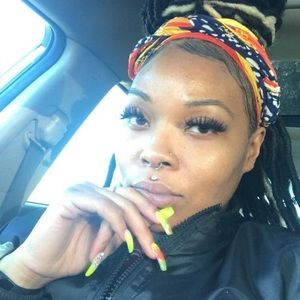 Meet your Posher, Neda